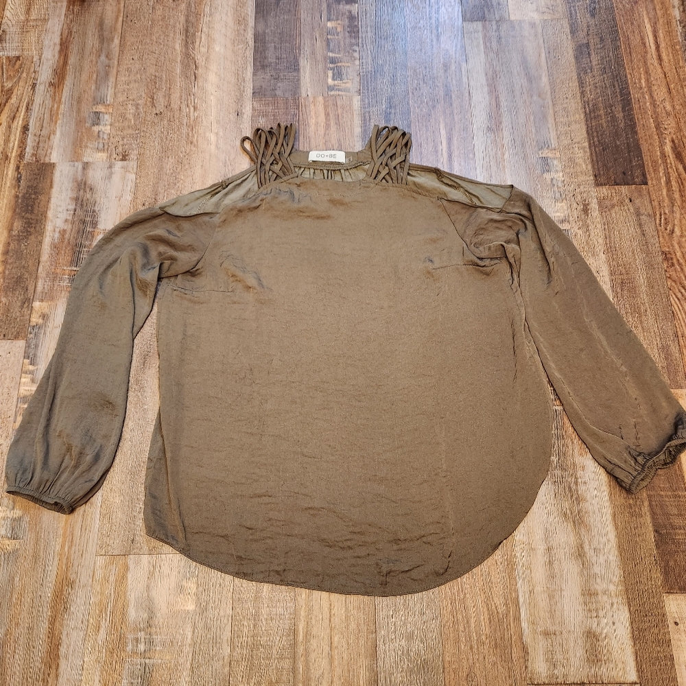 DO+BE Cold Shoulder Top